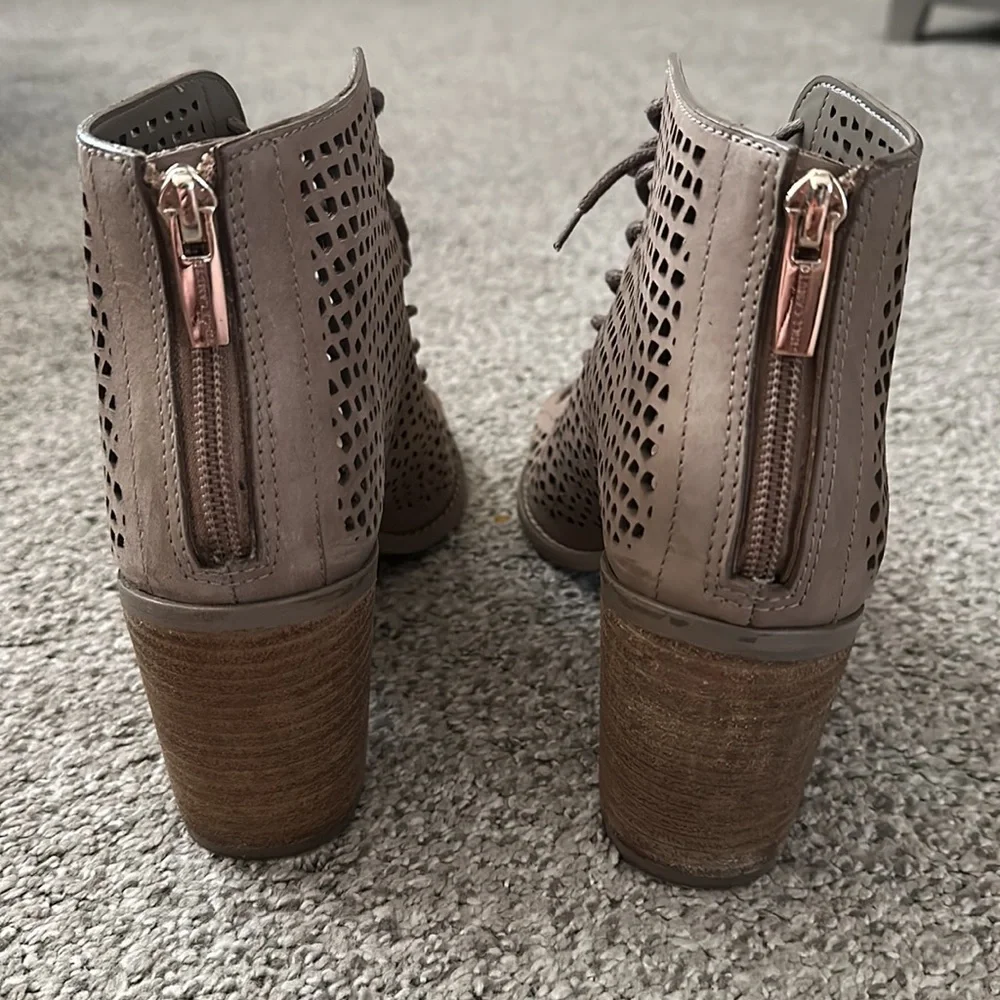 Vince Camuto Tulina sandals. - Picture 5 of 8